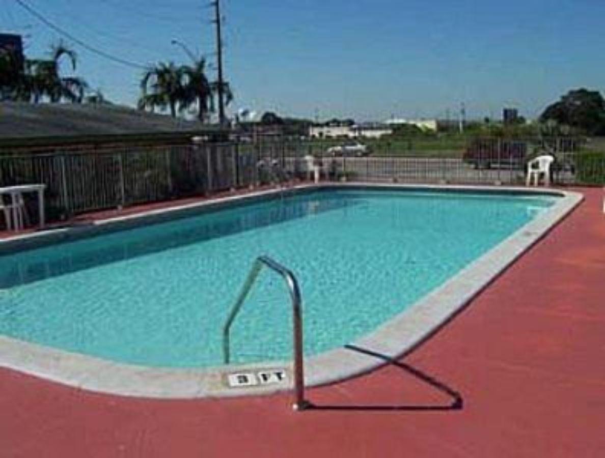 Econo Lodge Inn & Suites Florida City Exterior photo